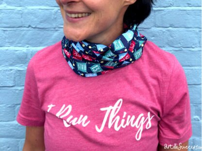 I run things T shirt, size S, heather raspberry